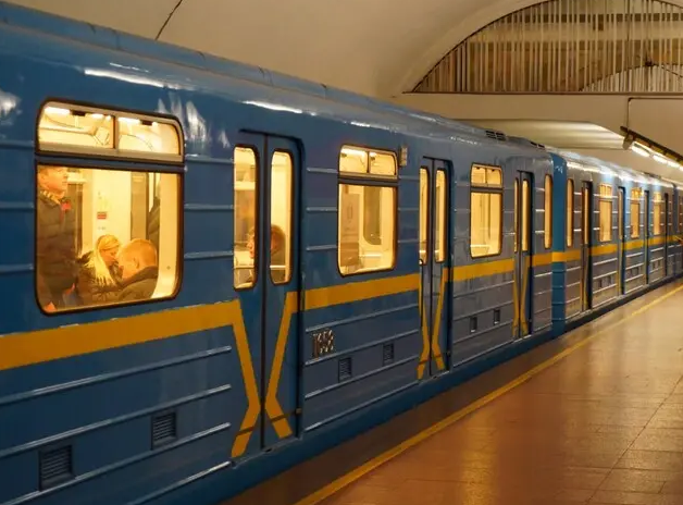 До скольки работает метро Киев в будни и выходные