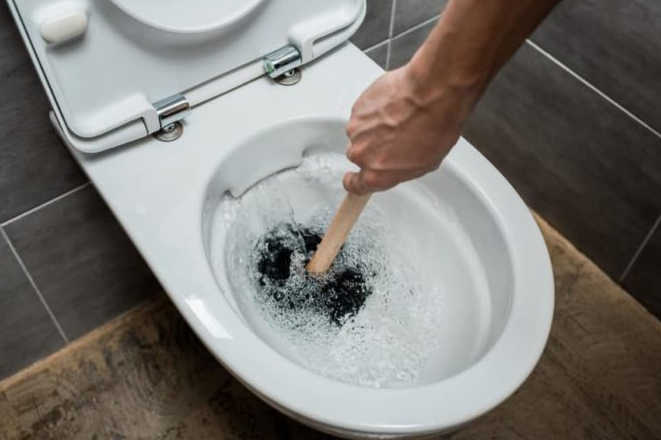 не смывает унитаз