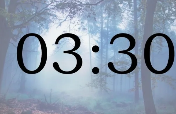 03:30 на часах