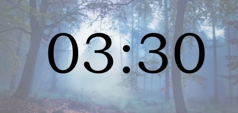 03:30 на часах