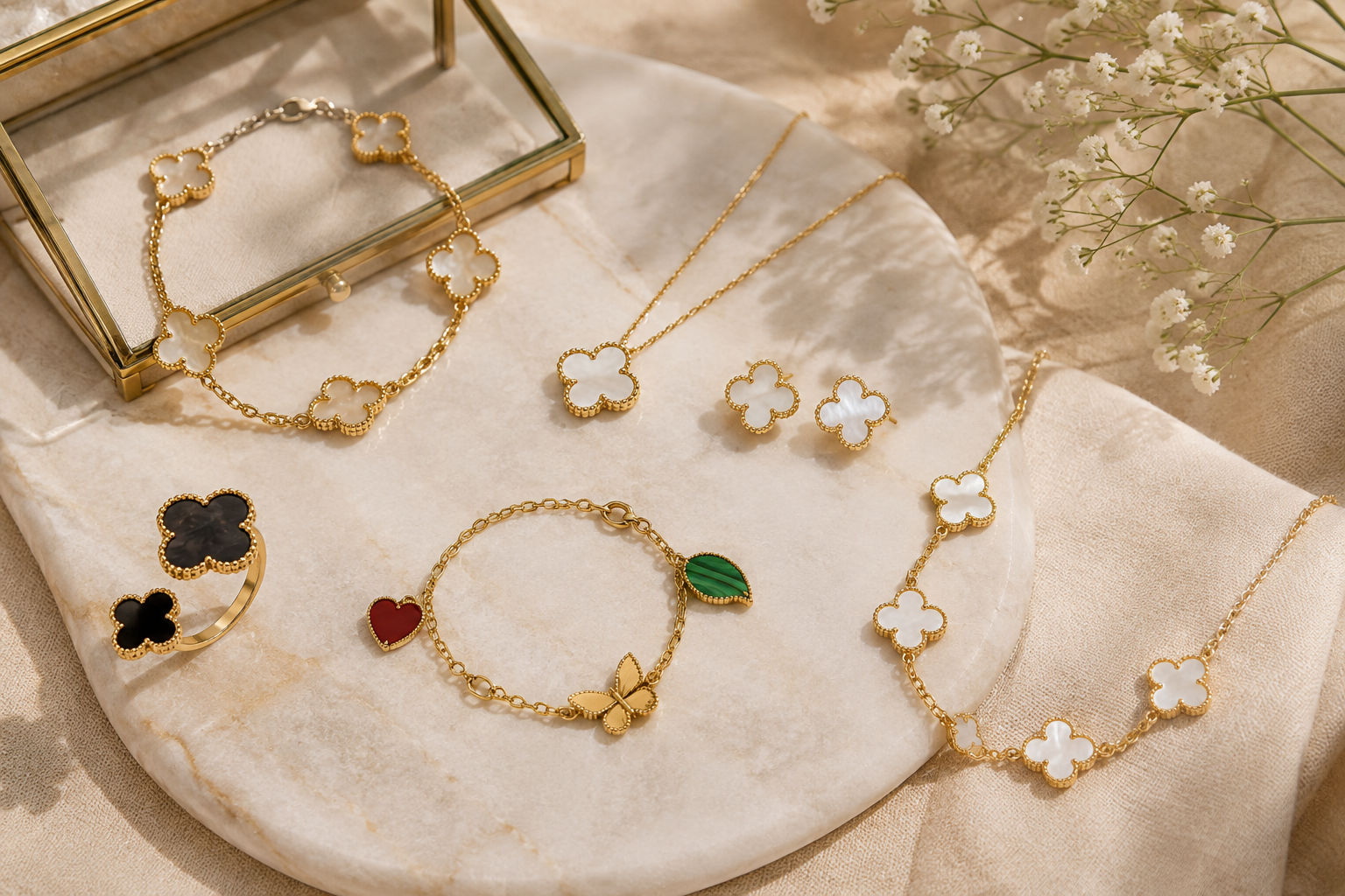 Почему украшения Van Cleef легко узнаются и как вписать их в современный гардероб